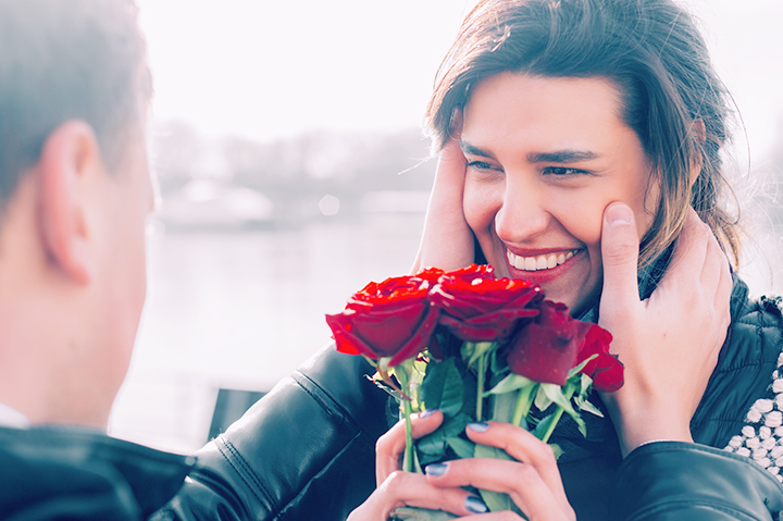 SURPRISE YOUR BOYFRIEND WITH AMAZING GIFTS OF ROSES ON SPECIAL OCCASIONS